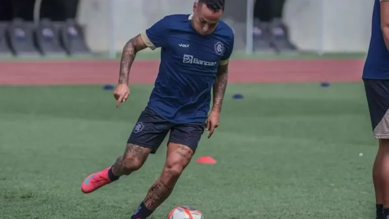 Vila Nova está próximo de anunciar a contratação do atacante Janderson, ex-Atlético Goianiense