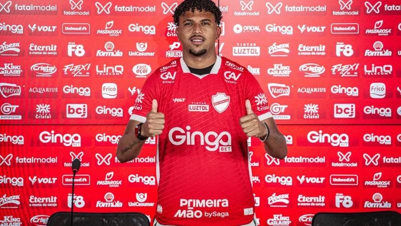 Vila Nova exerce compra do zagueiro Pedro Romano