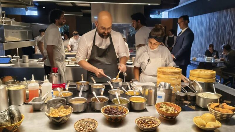De Cingapura ao Brasil: a intersecção das cozinhas do Nouri e do Tuju