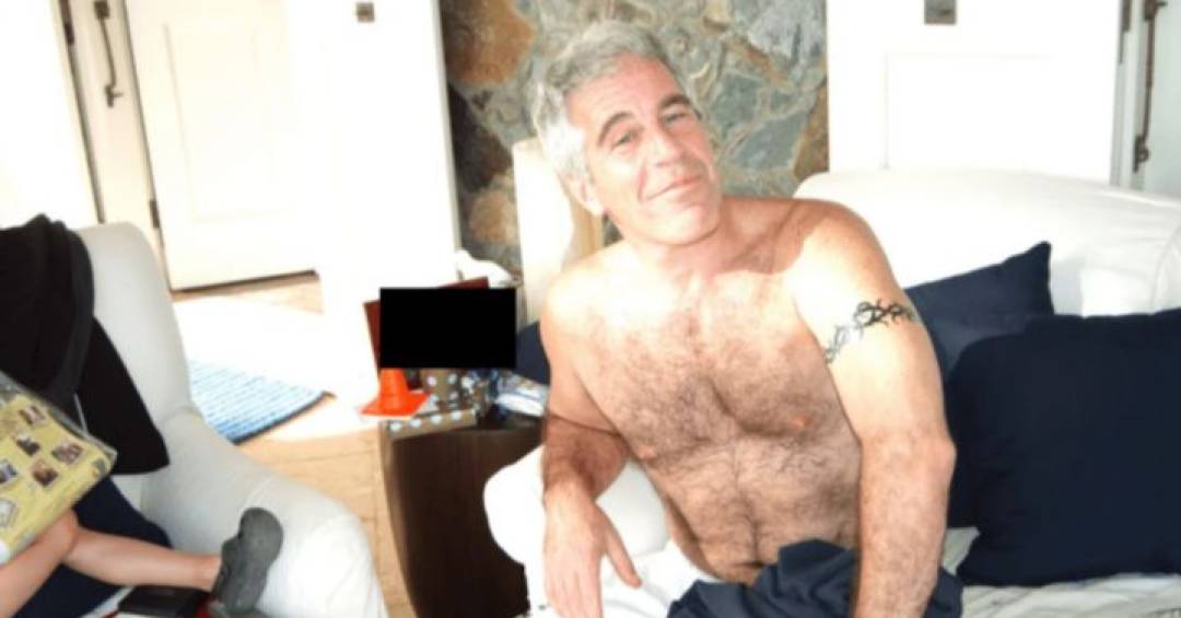 Teria Jeffrey Epstein deixado registrado em foto o abuso de uma criança?