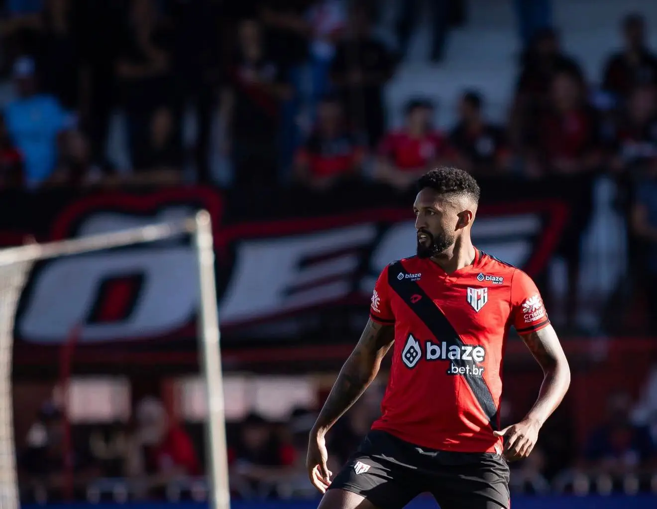 Zagueiro ex-Atlético rescinde com time da série B por conta de crise financeira