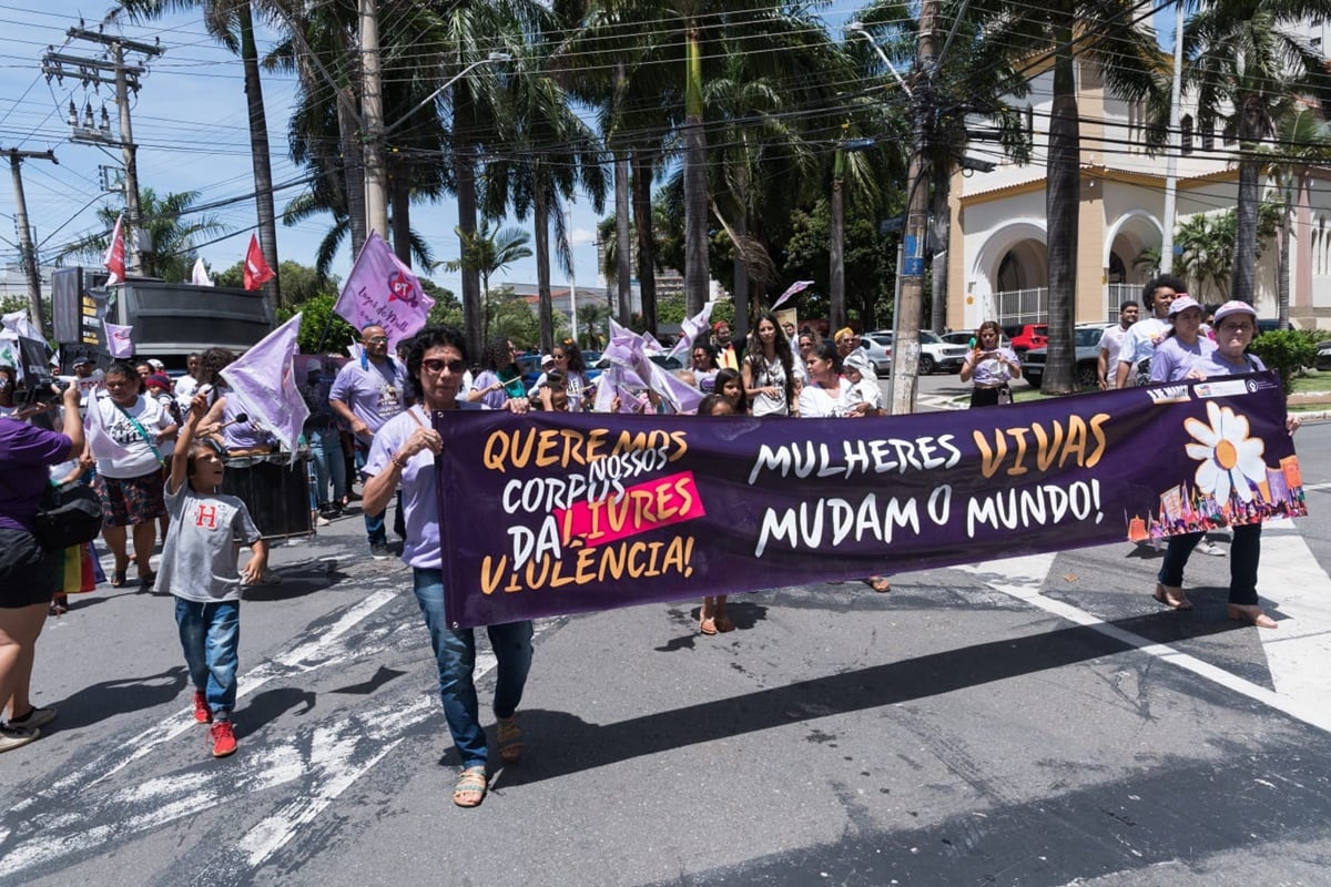 ato contra o feminicídio mobiliza Goiânia