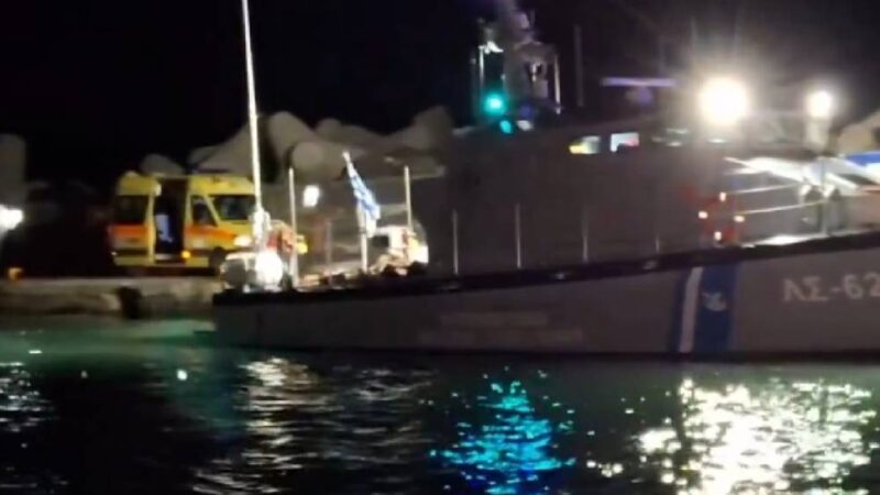 Barco com migrantes naufraga na Grécia e deixa ao menos 18 mortos