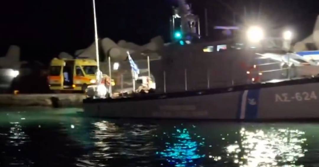 Barco com migrantes naufraga na Grécia e deixa ao menos 18 mortos