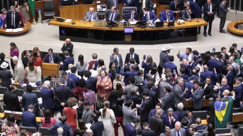 Câmara dos Deputados aprova aumento de impostos para as fintechs e bets