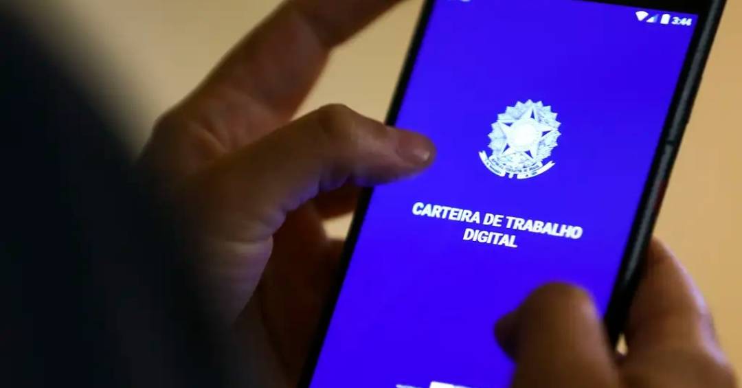 Taxa de desocupação cai para 5,2%, menor nível da história da Pnad Contínua