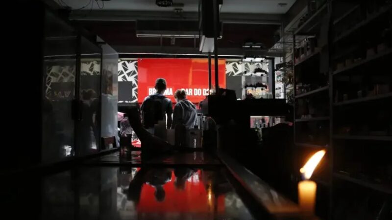 Após chuvas fortes, quase 160 mil casas ficam sem luz na Grande São Paulo