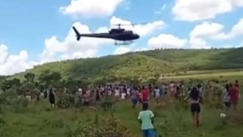 VÍDEO: Frigorífico usa helicóptero para jogar carne para moradores em Goiás