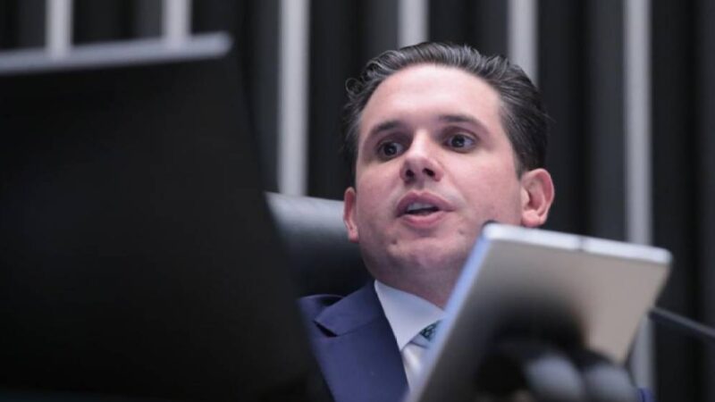 Glauber Braga e parlamentares acionam criminalmente Hugo Motta na PGR