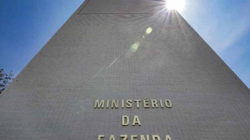 Mercado reduz projeção de inflação e pesquisa mostra desaprovação do governo Lula