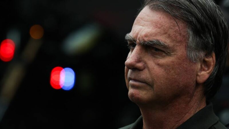 Defesa de Bolsonaro pede autorização para cirurgias e prisão domiciliar humanitária
