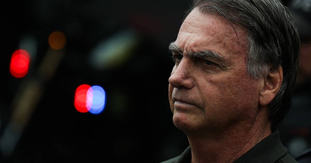 Defesa de Bolsonaro pede autorização para cirurgias e prisão domiciliar humanitária