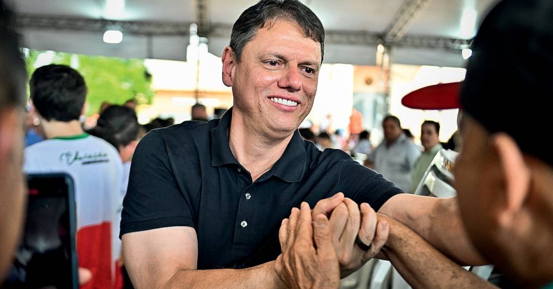 Pesquisa empolga grupo de Tarcísio, que pede que governador ‘jogue parado’ sobre eleição