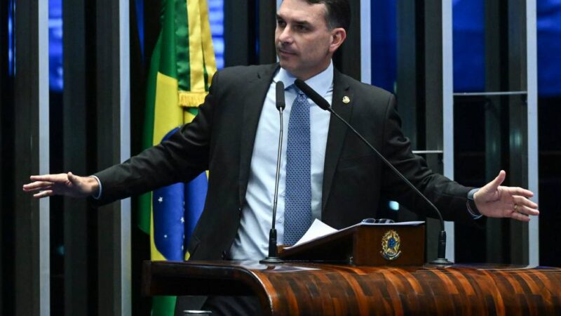 ‘Lula não quer paz’, diz Flávio Bolsonaro após veto presidencial ao projeto da dosimetria