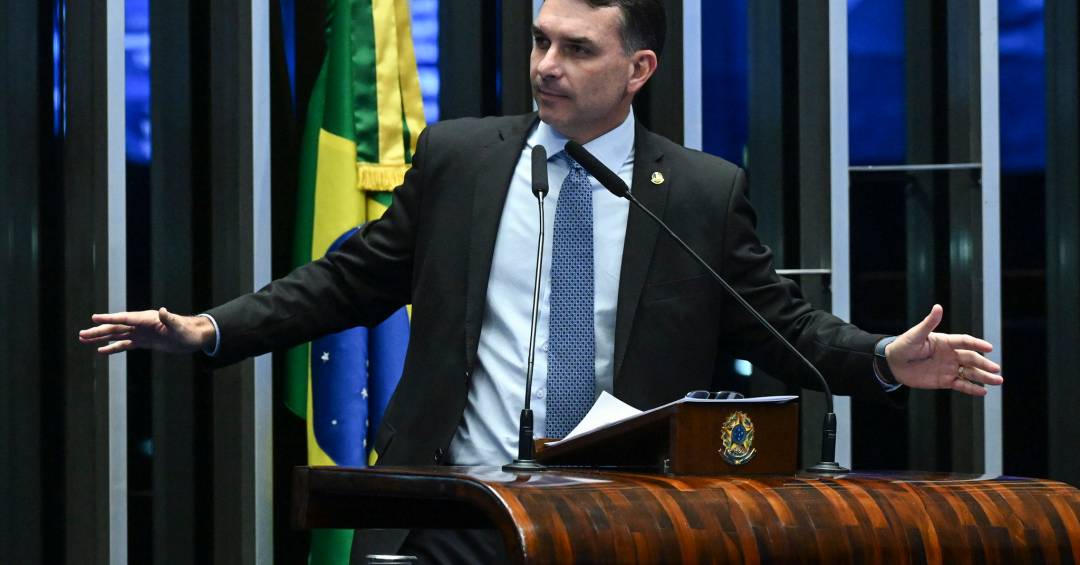 ‘Lula não quer paz’, diz Flávio Bolsonaro após veto presidencial ao projeto da dosimetria