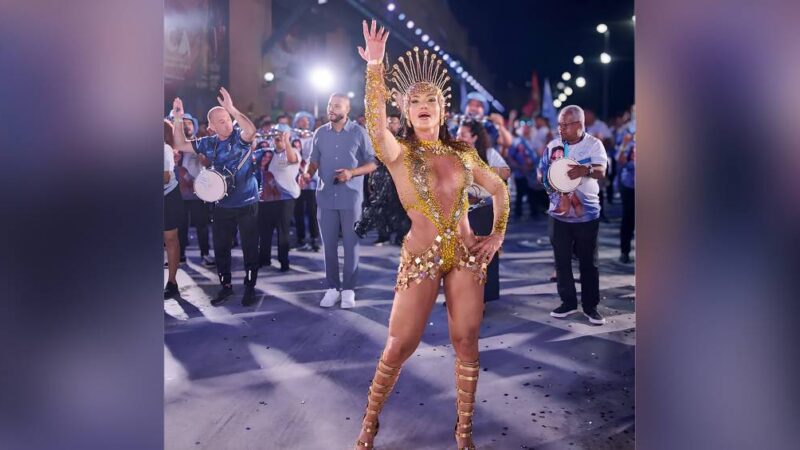 A ‘ensaboada’ de rainha de bateria que homenageia Lula quanto ao voto