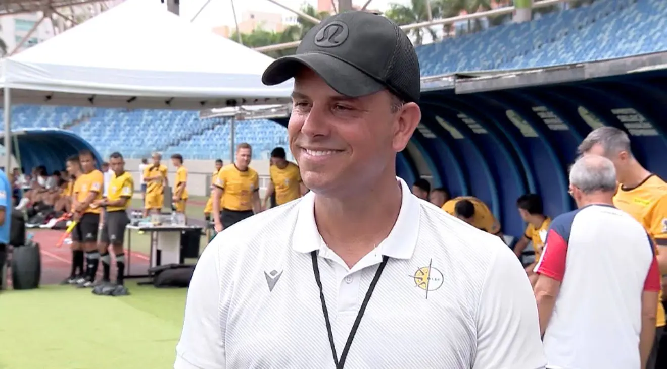 Chefe da Comissão de Arbitragem é contra entrevistas de árbitros pós-jogo: “Eu considero um risco desnecessário”