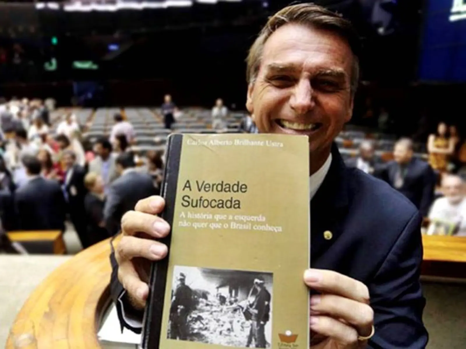 A lista de livros que Bolsonaro pode ler para reduzir a pena