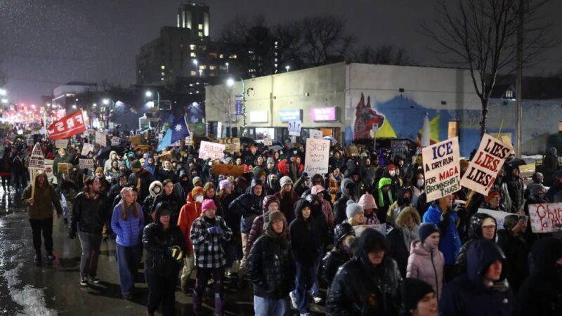 Duas pessoas são feridas por tiros de agentes federais dos EUA em Portland