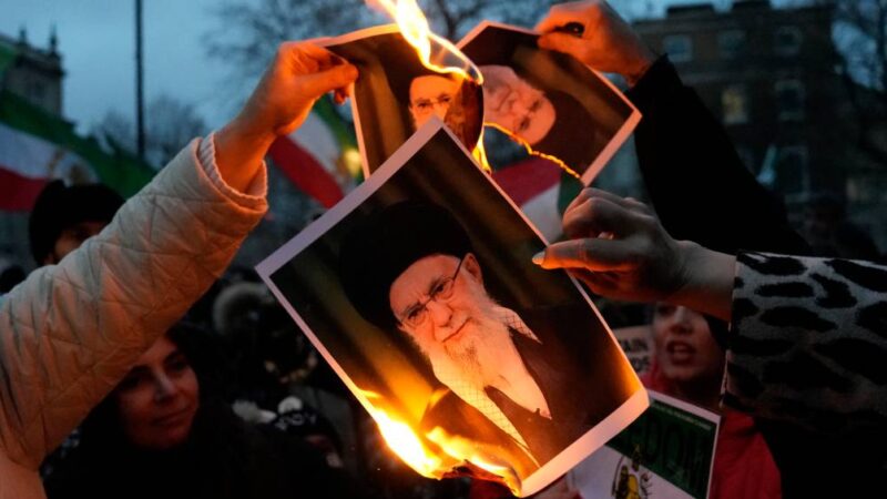 Aviso aos repressores: Trump está seriamente inclinado a interferir no Irã