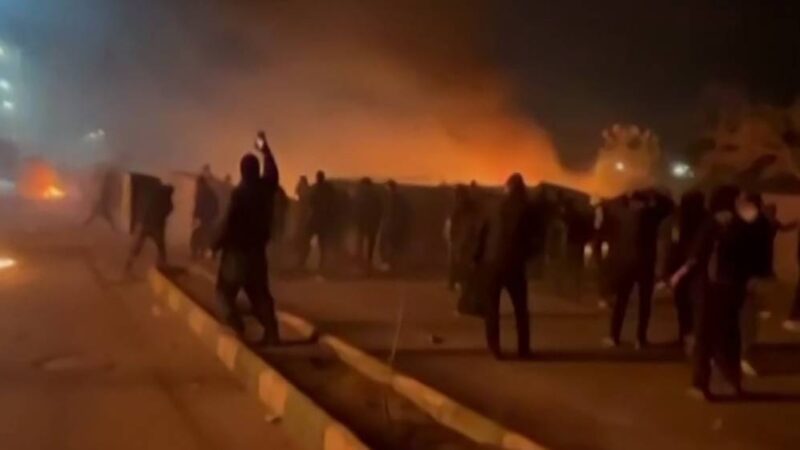 Número de mortos em protestos no Irã chega a 2.000, diz agência