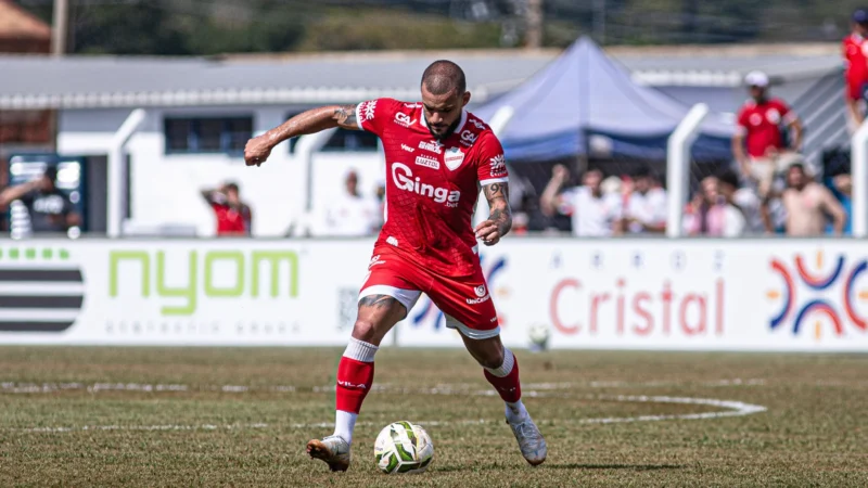 André Luís comemora mais uma assistência e vê evolução do Vila Nova no Campeonato Goiano
