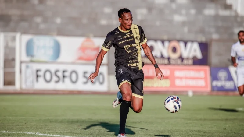 Aparecidense anuncia a contratação do veterano atacante Marcão