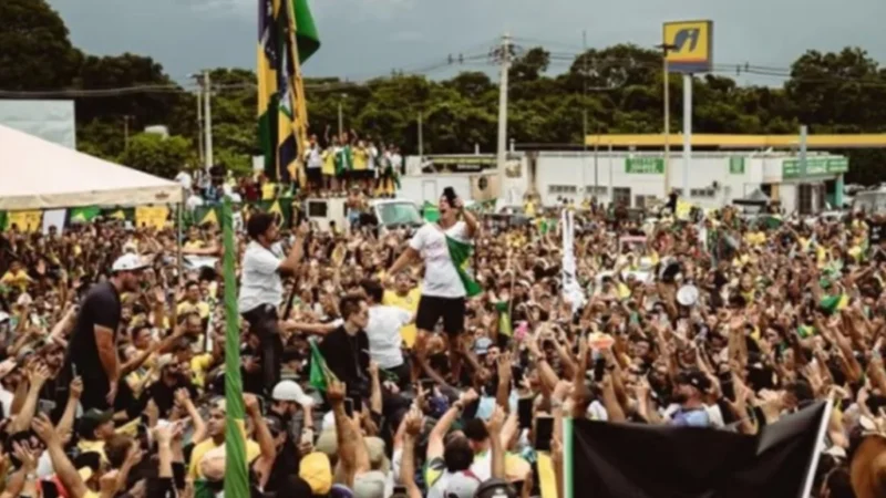 Após caminhada de 240 km, Nikolas Ferreira discursa em Brasília e critica Alcolumbre