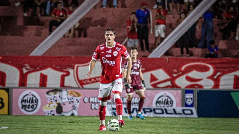 Após estreia como titular, Weverton valoriza vitória sem sofrer gols do Vila Nova