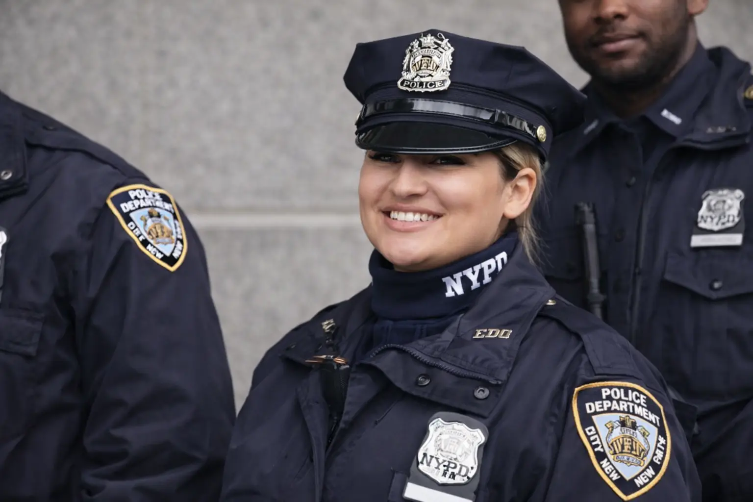 As fotos da policial com perfil no OnlyFans investigada pela NYPD