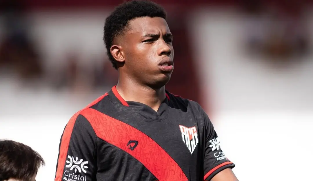 Atlético-GO renova com joia da base