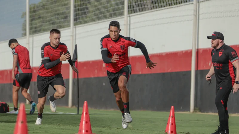 Atlético Goianiense; veja quem chegou, quem saiu e o atual elenco do Dragão para 2026