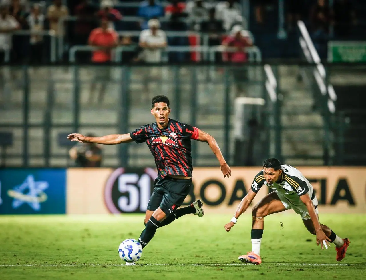 Atlético acerta venda definitiva do zagueiro Alix ao Red Bull Bragantino