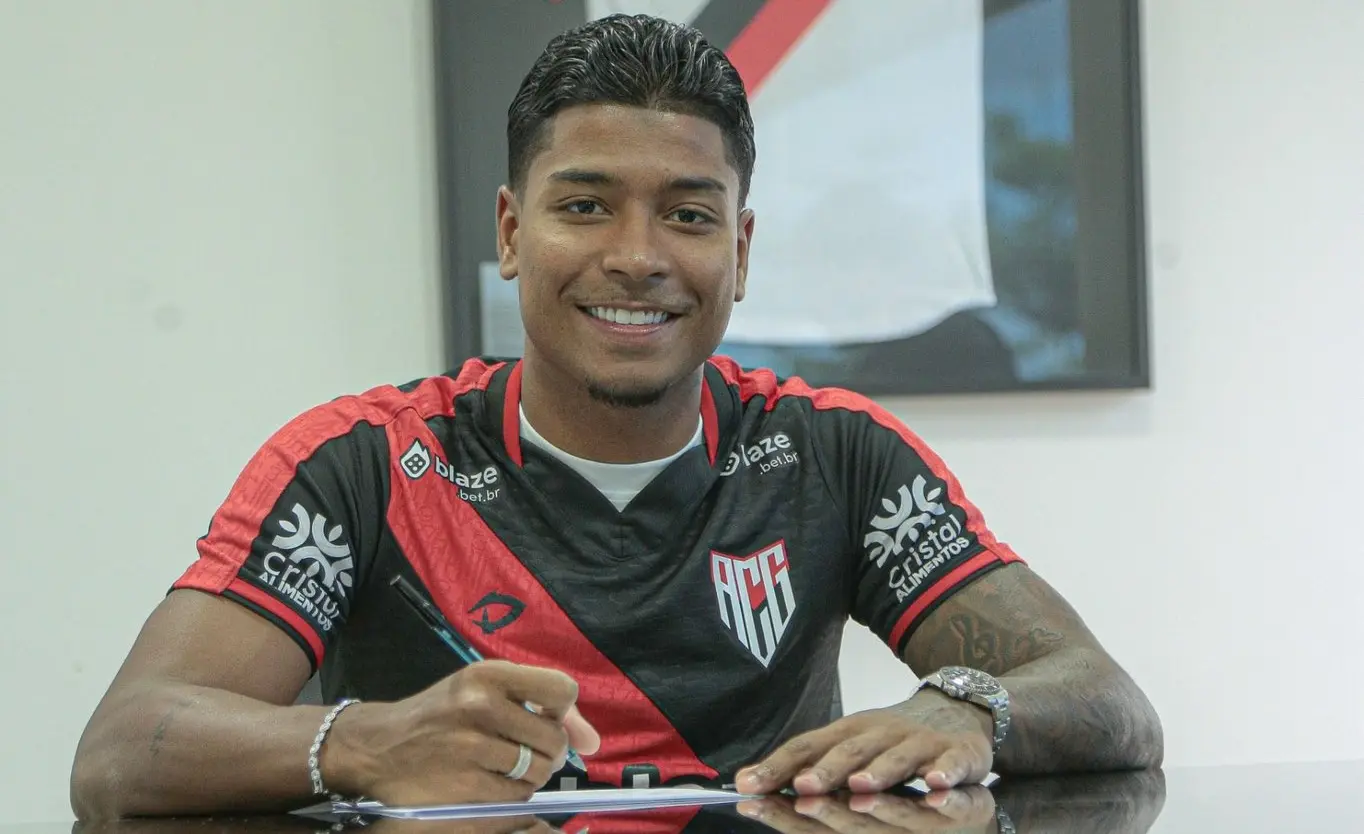 Atlético anuncia a contratação de volante que estava no futebol chinês