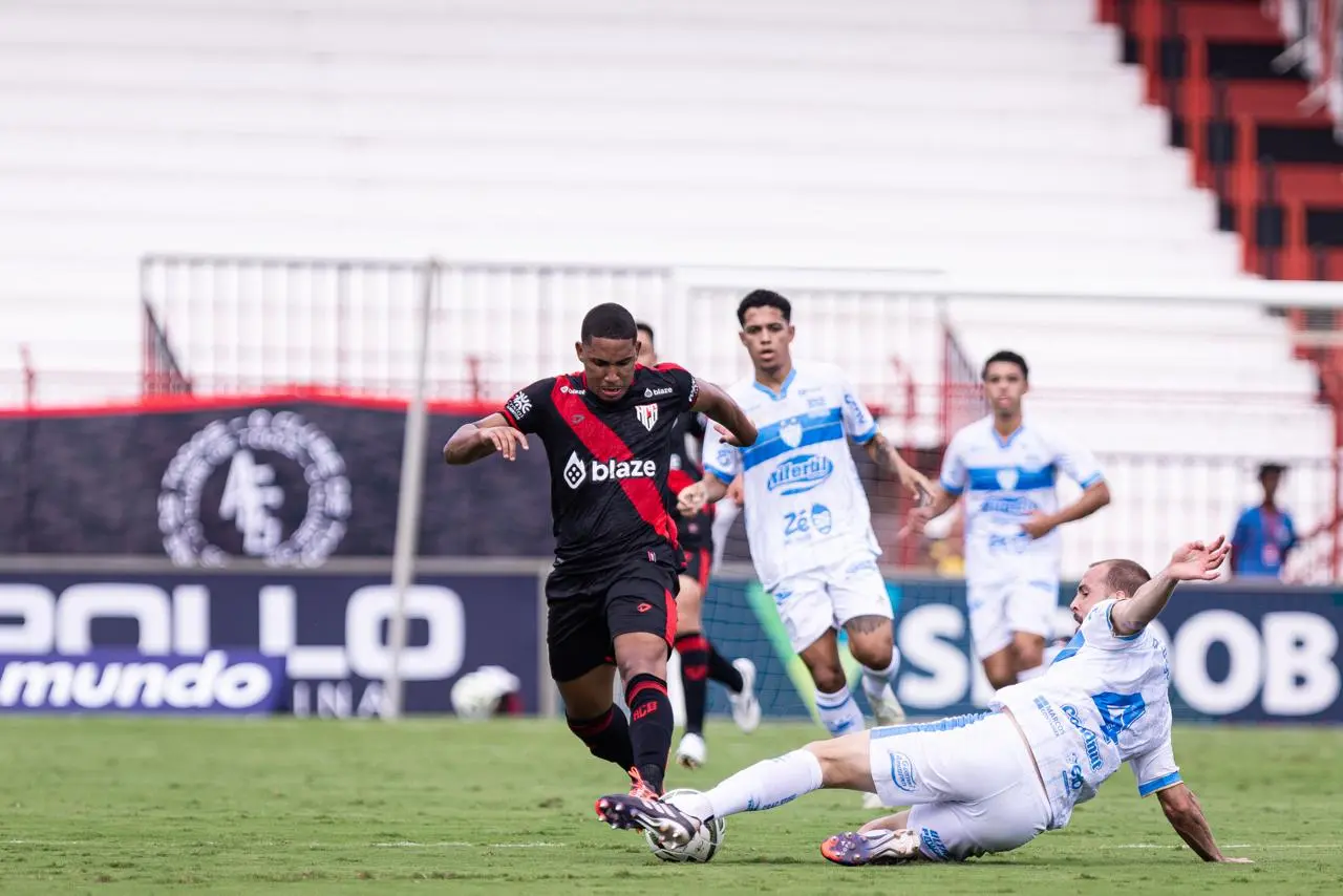 Atlético e Crac fazem jogo movimentado, mas ficam no empate sem gols