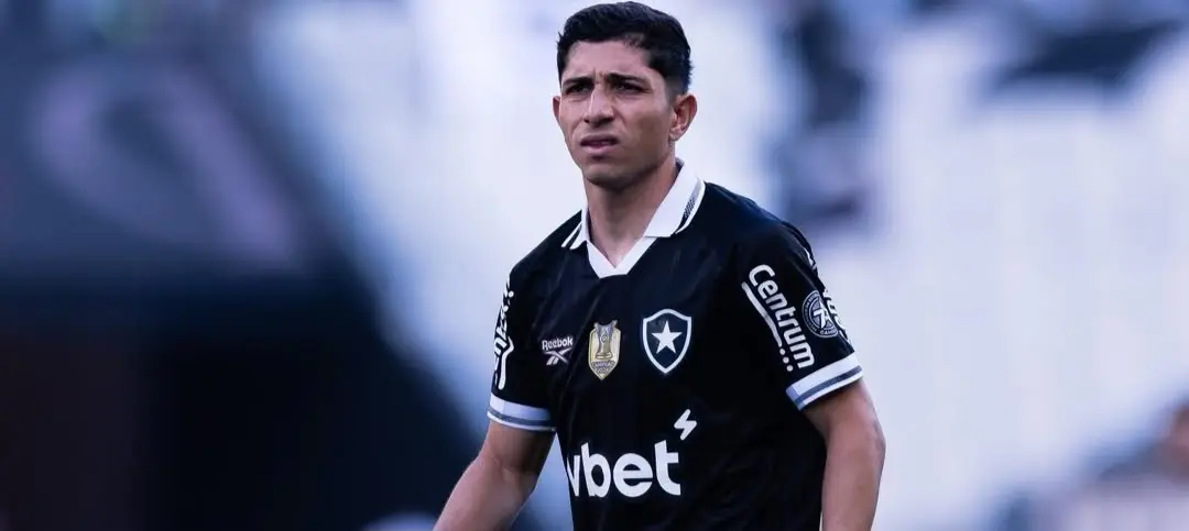 Botafogo: ataque dos EUA à Venezuela impede Savarino de retornar ao Brasil para reapresentação