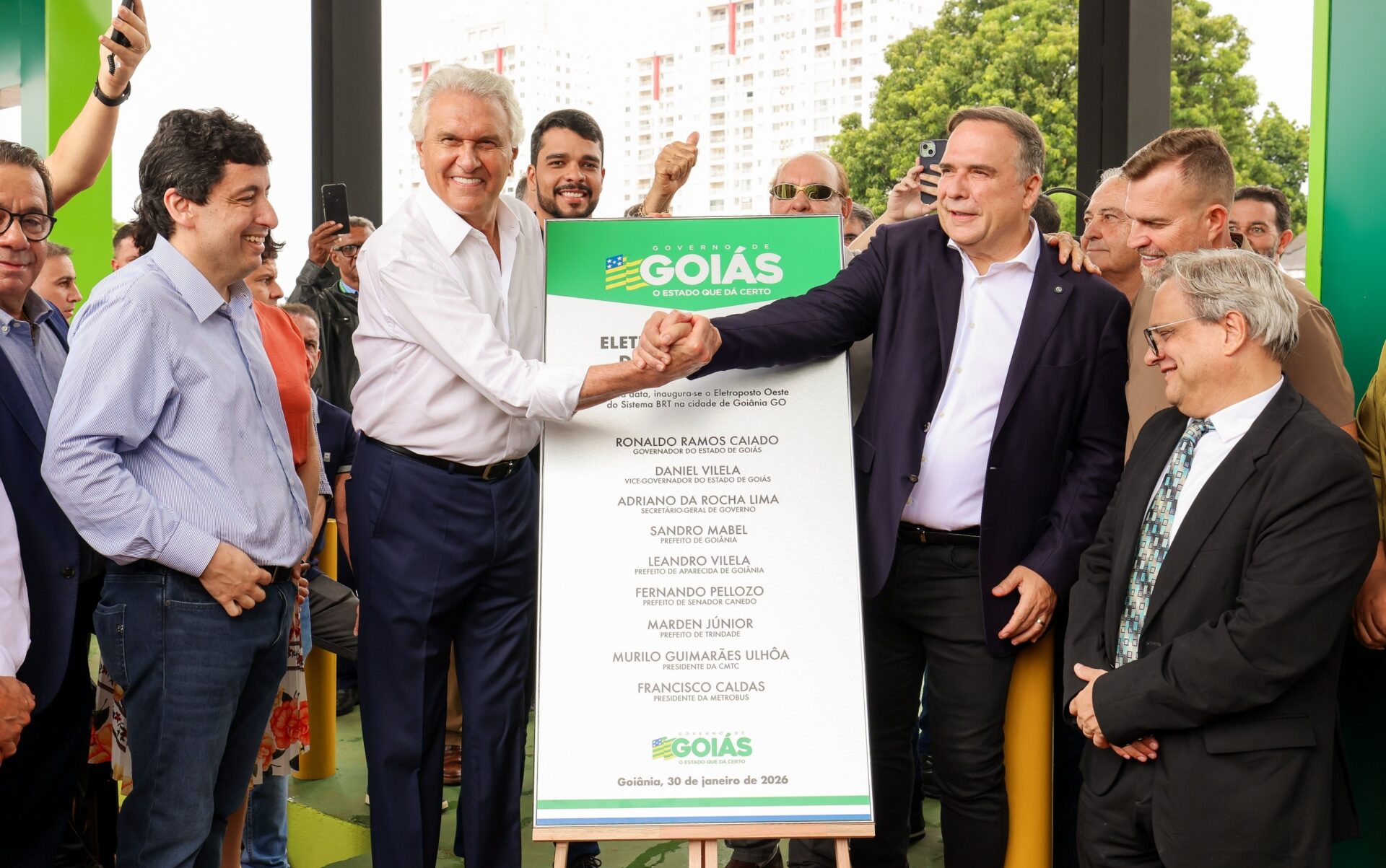 Caiado entrega reconstrução do Terminal Praça A e 21 ônibus elétricos