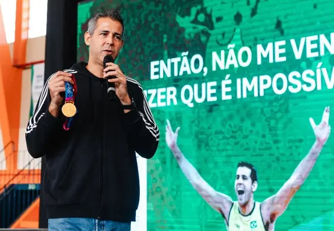Campeão olímpico Dante ministra clínica exclusiva de vôlei em Goiânia; saiba como se inscrever