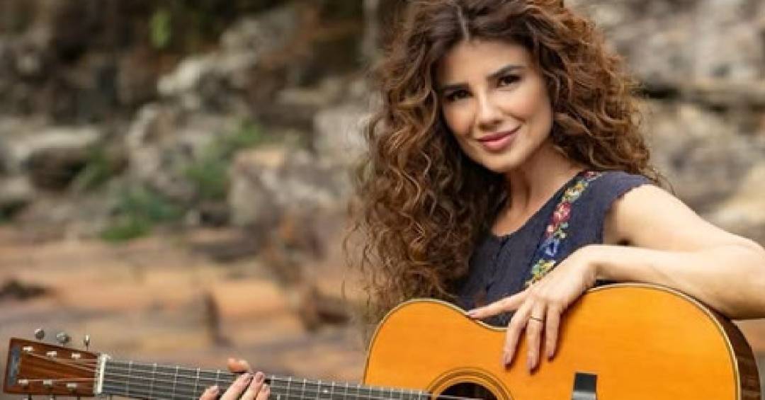 Paula Fernandes fala sobre viver avó em novela da Globo e machismo