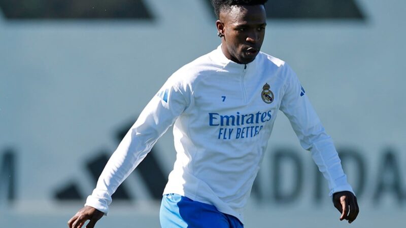 Chelsea prepara oferta por atacante Vini Jr., segundo jornal inglês