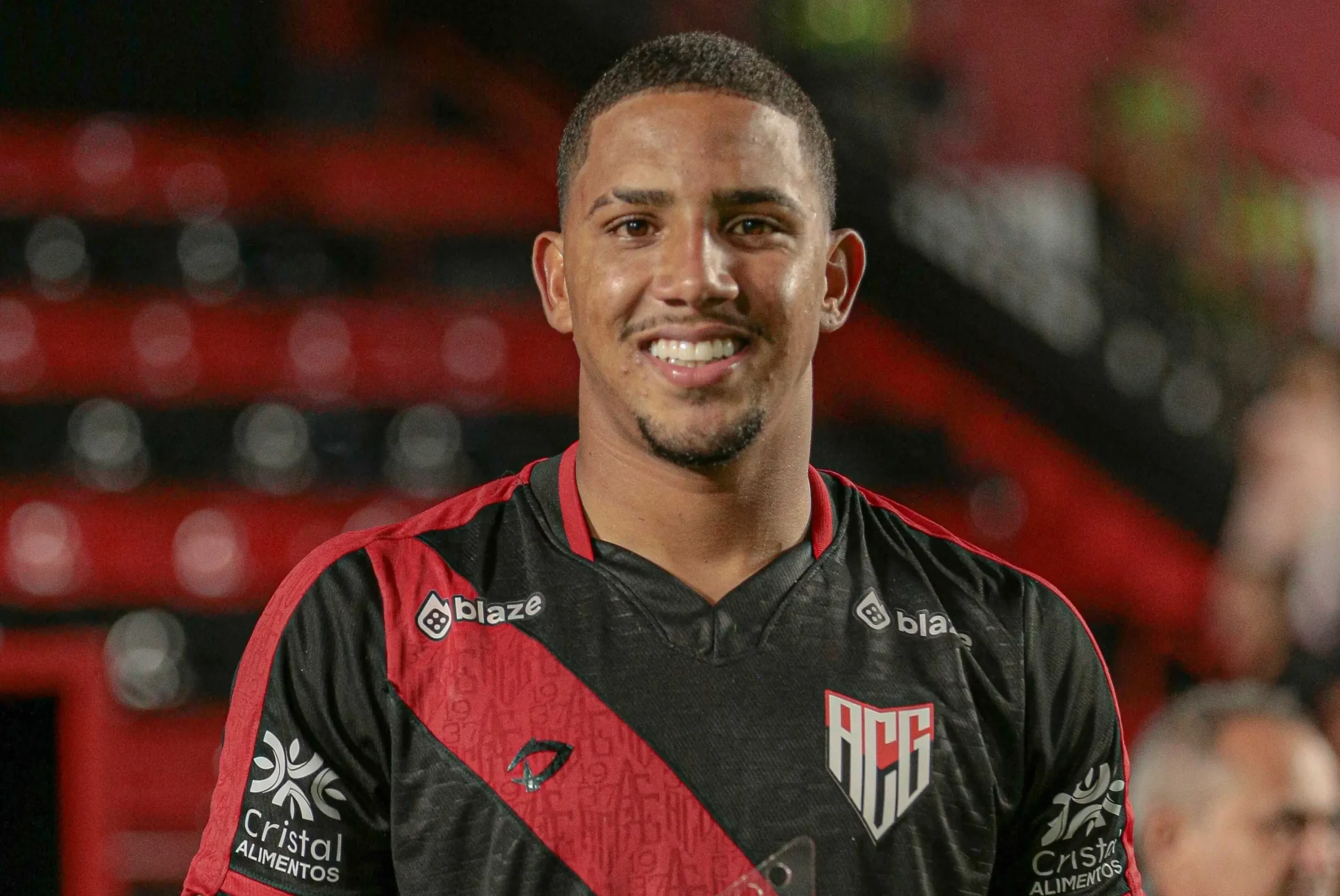 Com faro de gol, Léo Jacó lidera artilharia e vira destaque do Atlético no Goianão