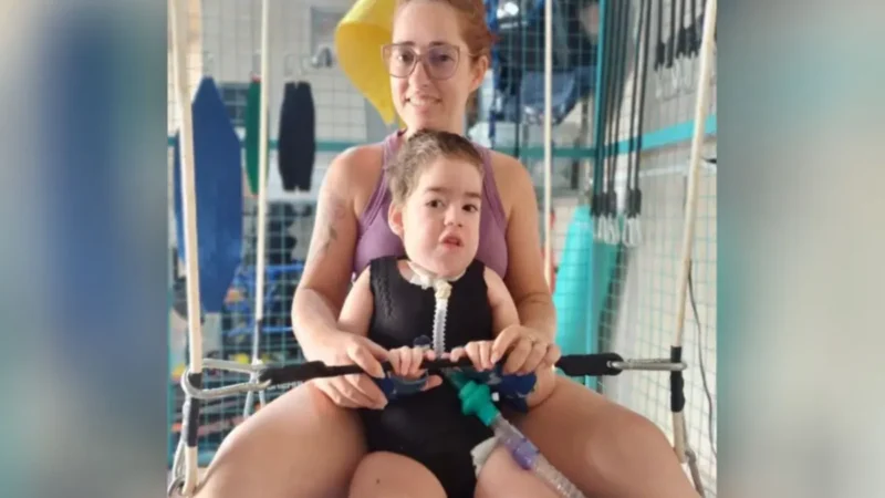 Criança que usa remédio mais caro do mundo luta para manter tratamento especializado em Goiânia