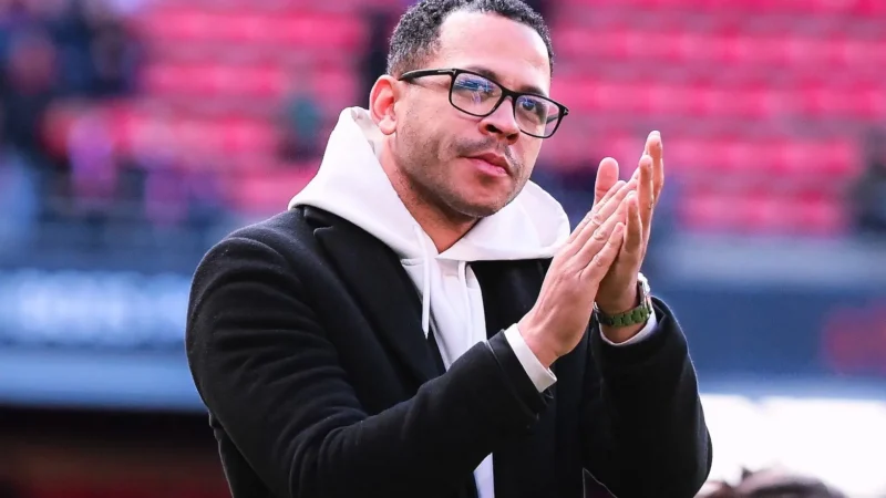 Especulado no Chelsea, Liam Rosenior, técnico do Strasbourg, despista: ‘Não posso garantir nada