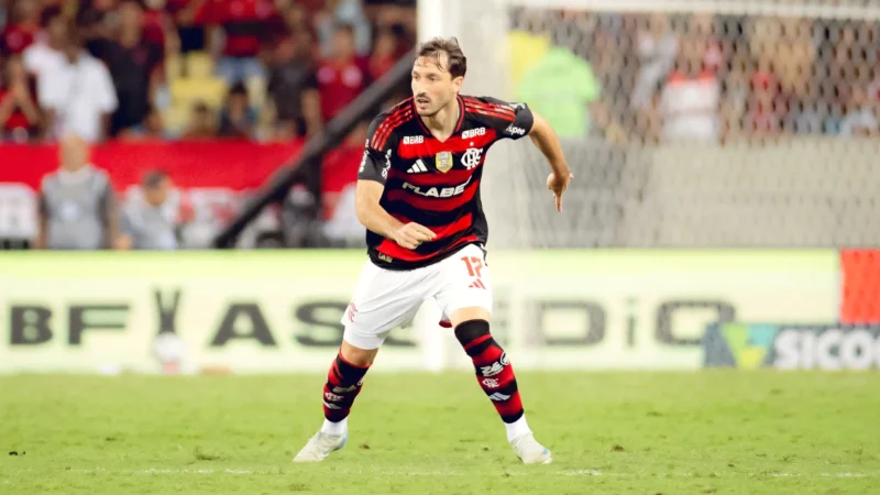 Flamengo acerta empréstimo de Viña para time argentino, diz jornalista