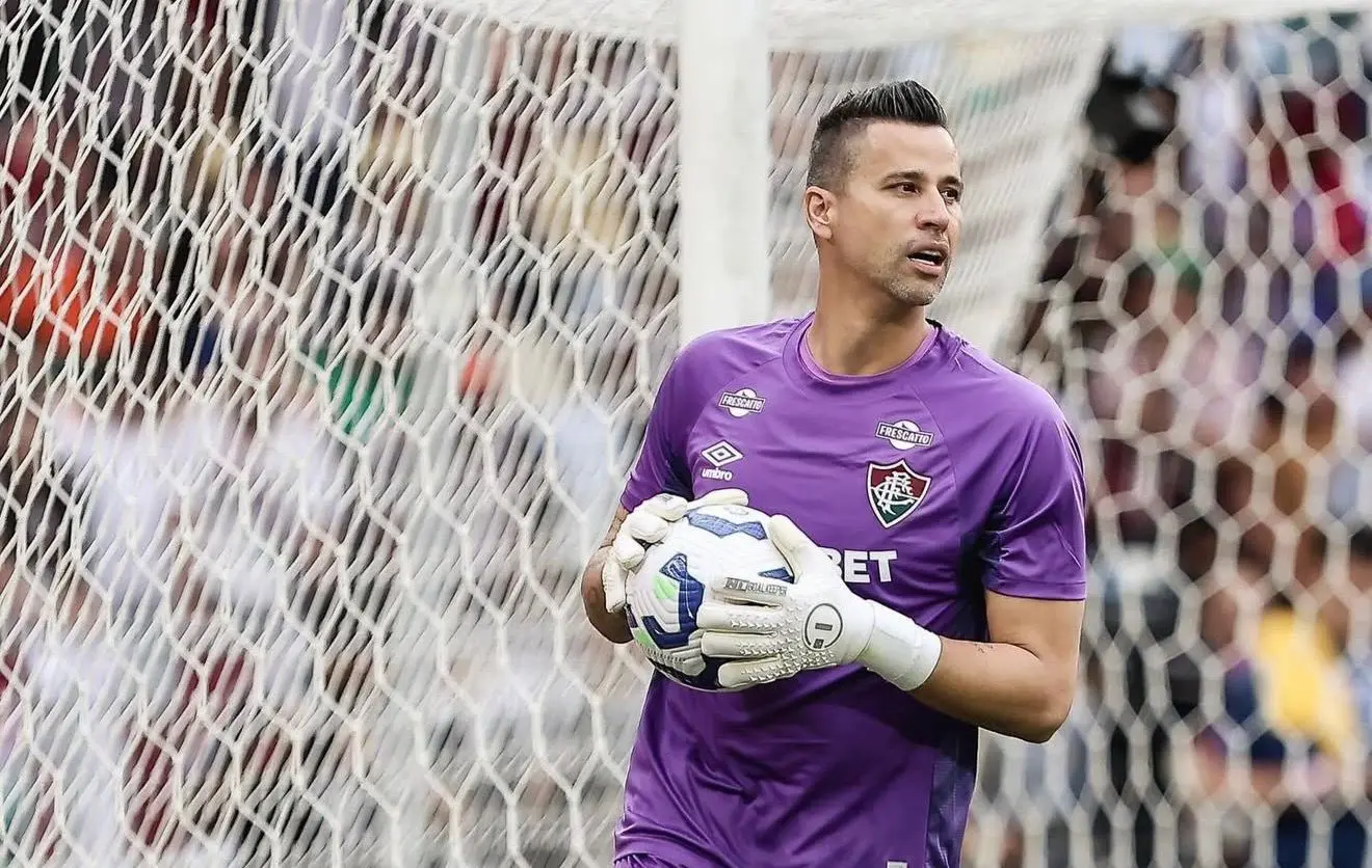 Fluminense estende vínculo de Fábio e garante goleiro até 2027