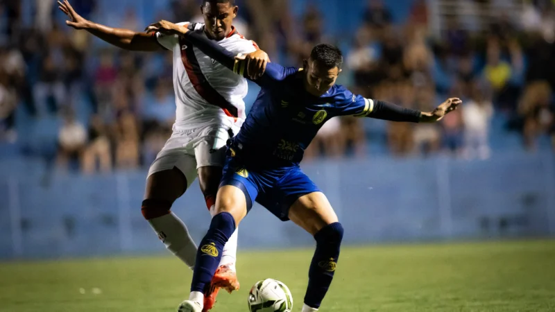 Fora de casa, Atlético derrota a Aparecidense e mantém 100% no Goianão