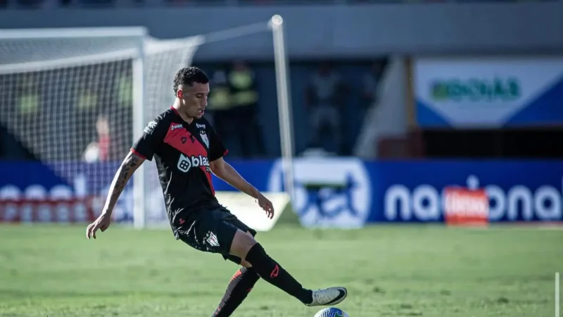 Gabriel Baralhas se despede do Atlético Goianiense após negociação com o Vitória