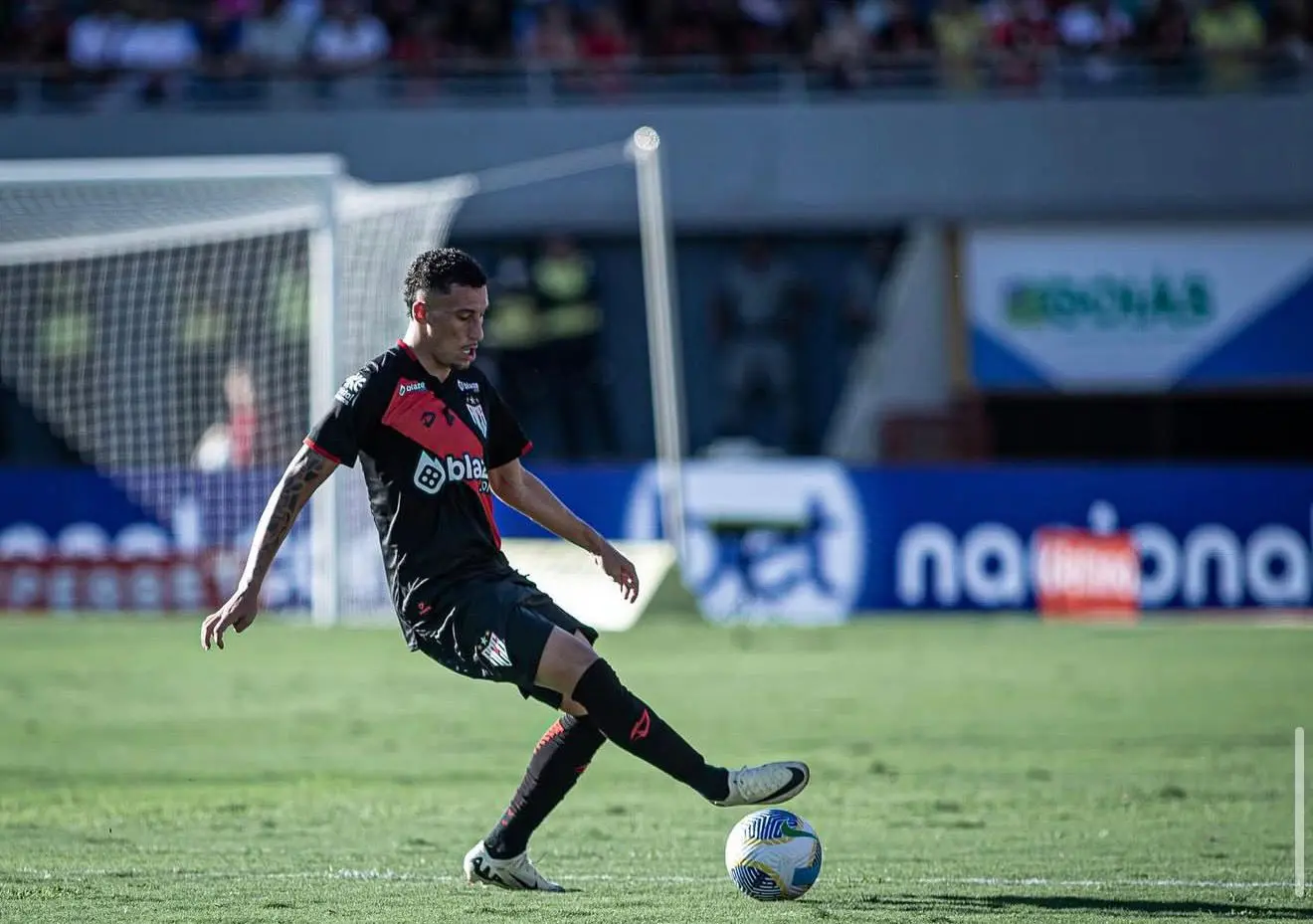 Gabriel Baralhas se despede do Atlético Goianiense após venda definitiva ao Vitória