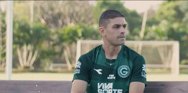 Gegê destaca versatilidade e mira títulos em chegada ao Goiás