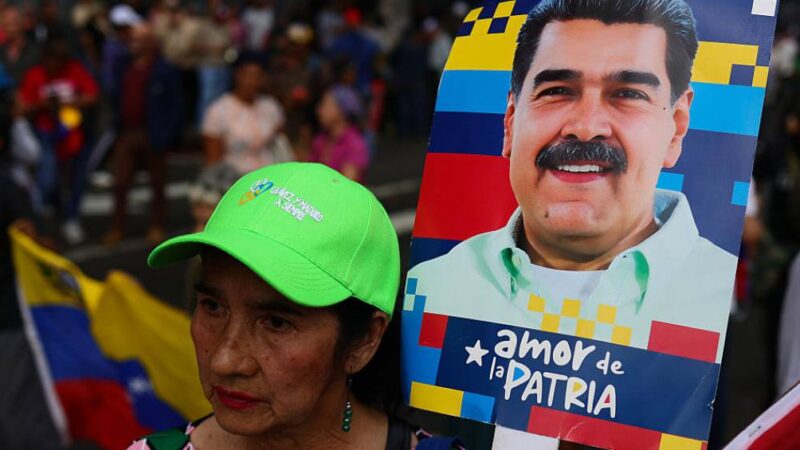 Chavismo vai às ruas em Caracas e protestos pedem que EUA devolvam Maduro